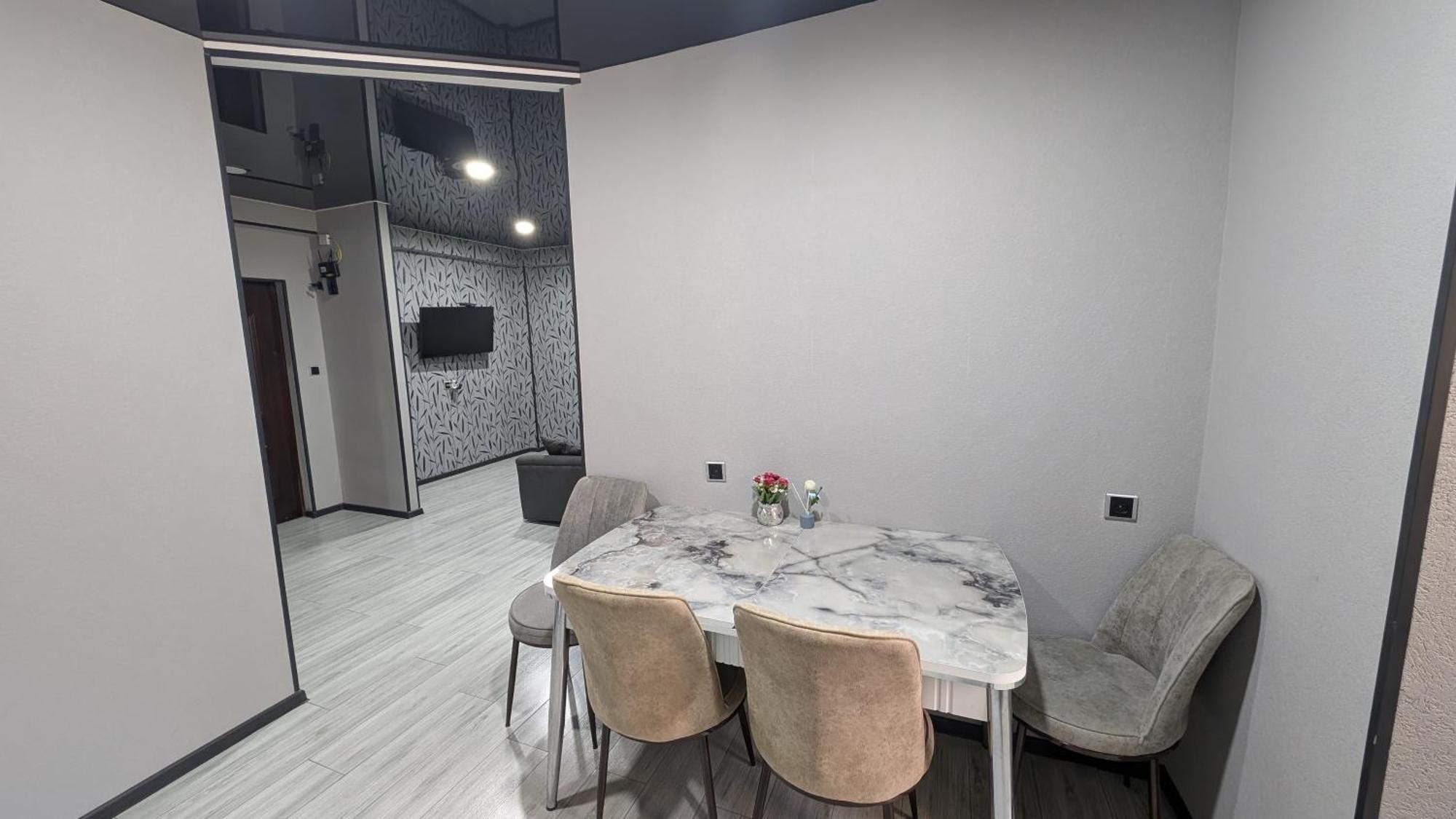 Gari'S Apartment Next To Borjomi Central Park エクステリア 写真