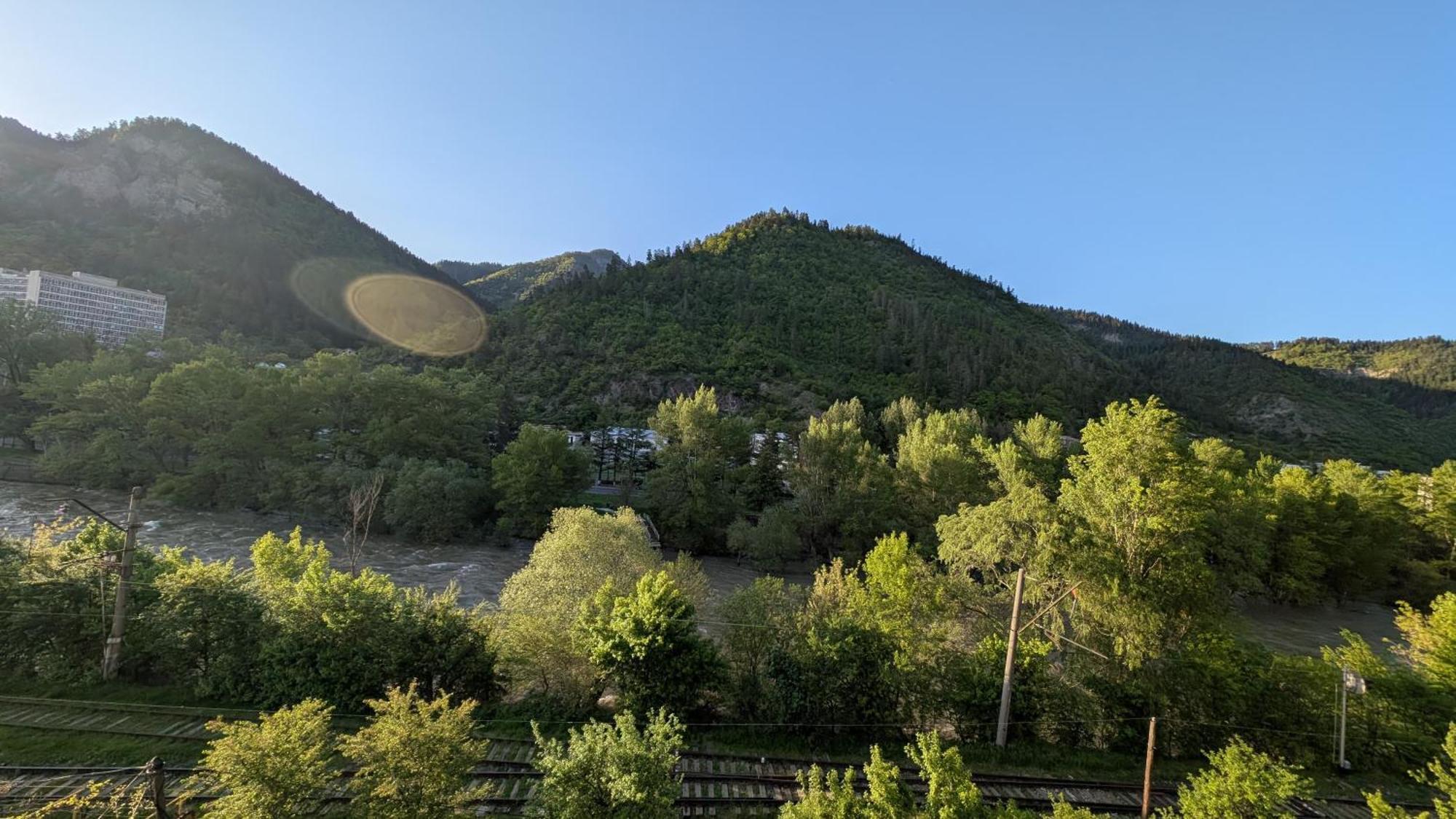 Gari'S Apartment Next To Borjomi Central Park エクステリア 写真